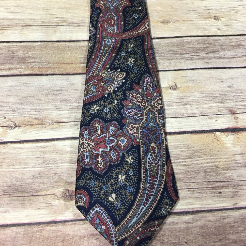Men’s van heusen paisley tie
